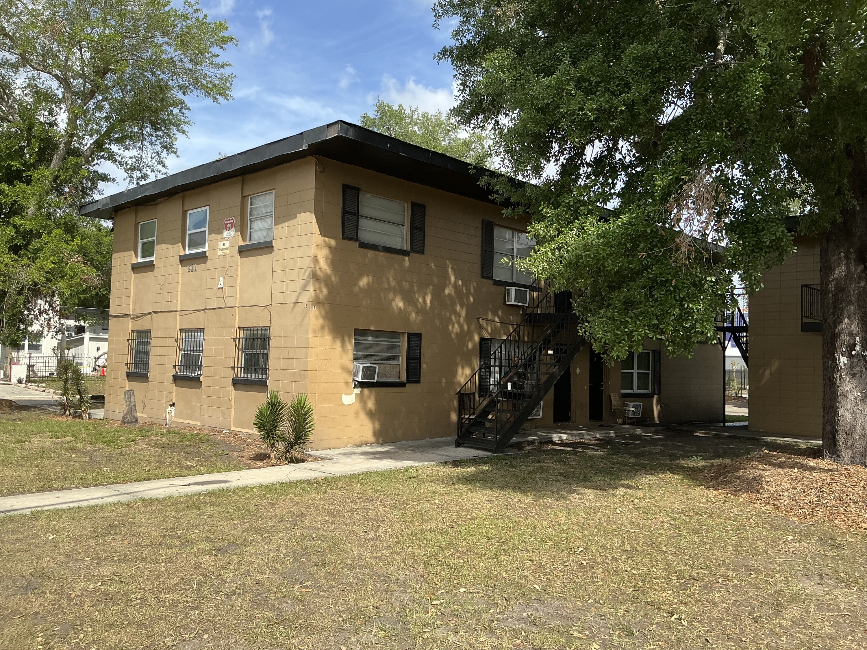 621 West South Street